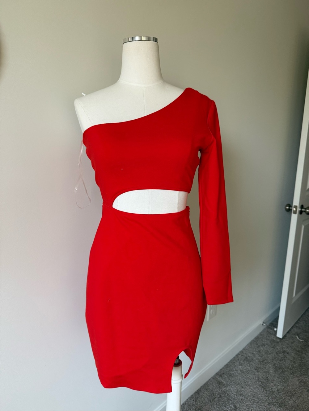 En Crème Women's Red One-Shoulder Cutout Dress